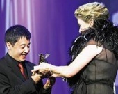 Катрин Денев показала характер