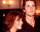 Мать Бейла завидует его успеху