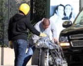 Брэду Питту не везет с мотоциклами