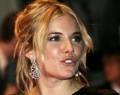 Сиенна Миллер отсудила у таблоидов 35 тысяч фунтов