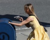 Кэмерон Диас стреляет на съемках