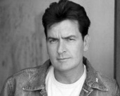 У Чарли Шина роман с моделью