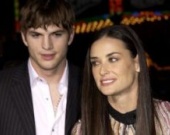 С Эштоном Катчером мечтают познакомиться подружки Румер Уиллис