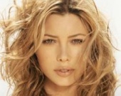 Джессика Бил сделала повторную пластику носа Джессика Бил сделала повторную пластику носа