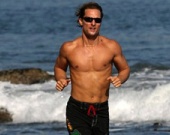 МакКонахи оденет пляжников