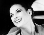 Деми Мур напишет откровенную автобиографию