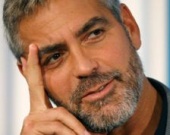 Джордж Клуни нанял медиума