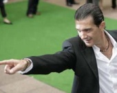 Антонио Бандерас сдается