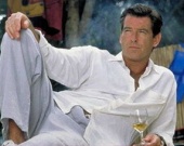 Пирс Броснан всерьез взялся за голливудских красавиц