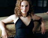 Портман сыграет в римейке "Подозрения"