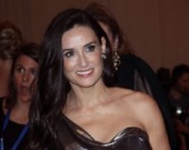 Деми Мур напишет мемуары