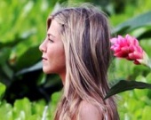 Энистон посещает тренинги по осуществлению своей мечты