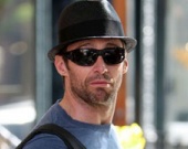 Хью Джекман не готов к усыновлению