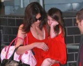 Кэти и Сури: леди в красном