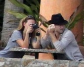 Колин Фаррелл бросил новорожденного сына