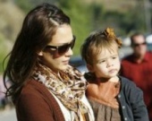 Джессика Альба любит наряжать свою дочь