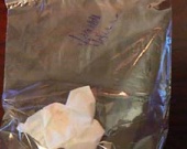 Скарлетт Йохансон продает носовой платок