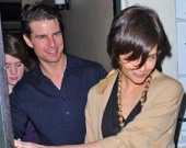 Том Круз заставляет Кэти Холмс писать отчеты