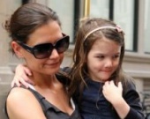 Кэти Холмс и Сури с накрашенными губами