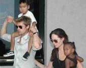 Анжелина Джоли взялась за старое