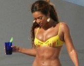 У кого самая красивая грудь?