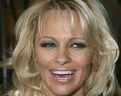 Папарацци подловили Памелу Андерсон на пляже (ФОТОРЕПОРТАЖ)