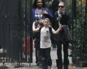 Кейт Уинслет: заботливая мама