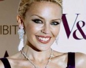 Кайли Миноуг выставила белье напоказ