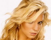 Джессика Симпсон прячется от папарацци