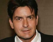 Ребенок Чарли Шина все еще в больнице