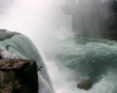 Брэд Питт показал сыновьям Ниагарский водопад