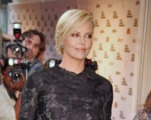 Уилл Смит послал Шарлиз Терон в нокаут