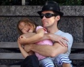 Нежный папа Хью Джекмен Нежный папа Хью Джекмен