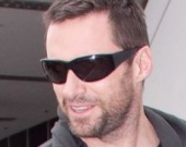 Хью Джекман отрастил бороду: и он туда же!