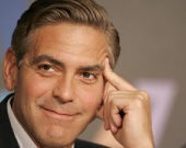 Клуни дал 5 миллионов на вертолеты