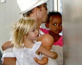 Анджелина родит здесь