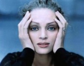 Умы Турман льет слезы