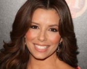 На Еву Лонгорию подали в суд