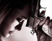 Джоли обвиняют в "гламуризации насилия"