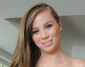 Порнозвезда подает в суд на Чарли Шина