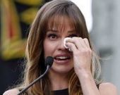 Хилари Суонк чуть не лишилась глаза