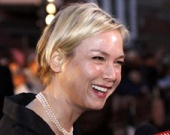 Рене опозорилась на красной дорожке (ФОТО)