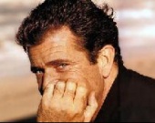 Мэла Гибсона изолировали от людей