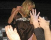 Пэрис Хилтон обнажилась в ночном клубе