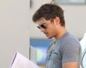 Зак Эфрон перестал бриться