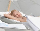 Джессика Альба не может загорать топлесс