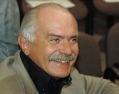 Михалков прячет актеров