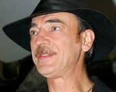 Корикова бросила Михаила Боярского