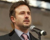 Дэвиду Аркетту сделали операцию