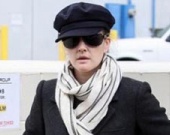 Дрю Бэрримор проколола язык